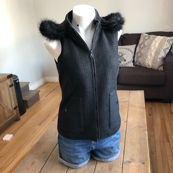 RW&CO. Black Warm Hooded Vest in Black - XS - Picture 1 of 16